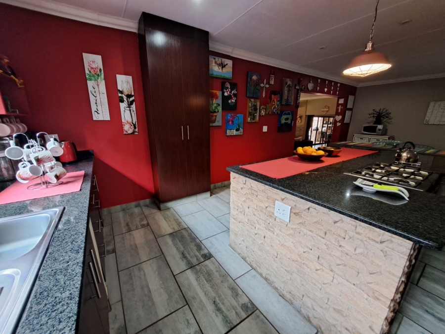 5 Bedroom Property for Sale in Waterkloof North West